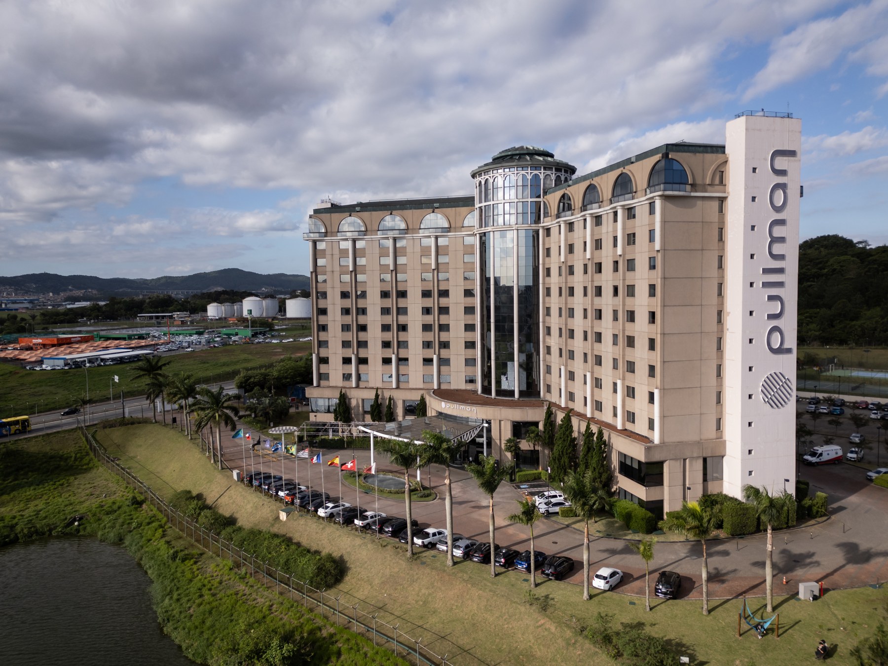 Hotel Pullman documentado para captação e relações com investidores